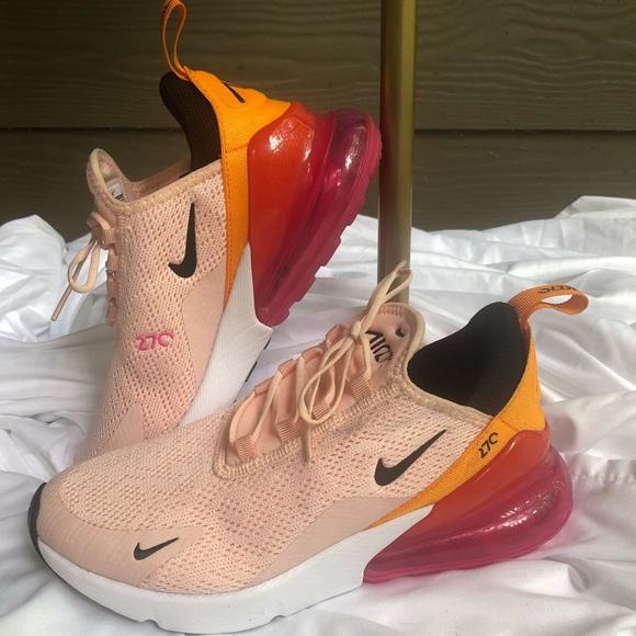 Nike Shoes - Nike Air Max 270
